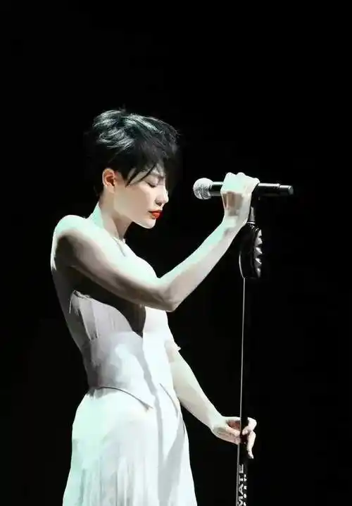 王菲谢霆锋近况最新消息