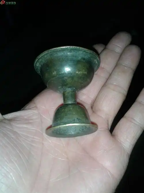 老铜酒盅一个