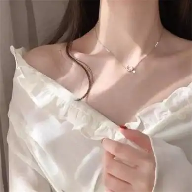 性感女生锁骨露肩仙气高清优质女生头像部位图片