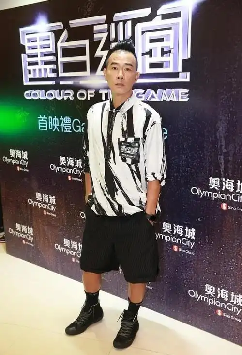 陈小春再唱笨小孩太惊艳穿皮衣大佬气质还在网友爷青回