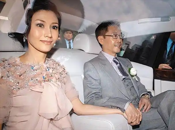 李嘉欣的个人资料及简介李嘉欣的老公许晋亨前妻是谁2
