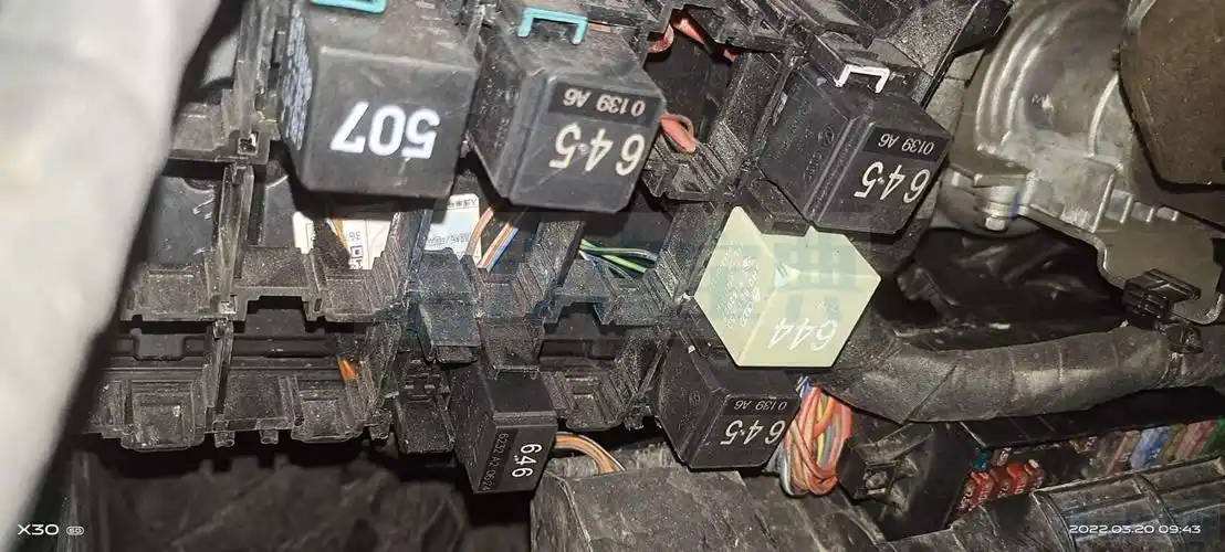 大众polo远光继电器编号是多少