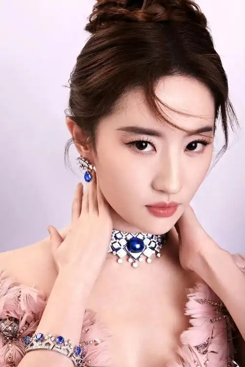 刘亦菲广告代言  #刘亦菲宝格丽全球品牌代言人 蓝田紫玉星 - 兑趑