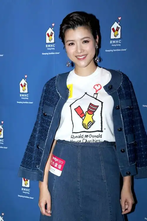 陈茵媺近照爽朗阳光的笑容真心靓丽大方