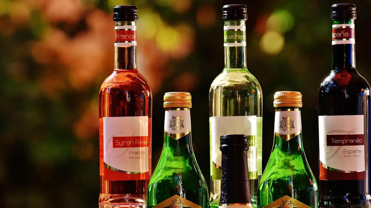 夏日清凉冰镇啤酒图片电脑壁纸