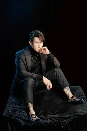 吴尊图片吴尊西服造型魅力杂志写真