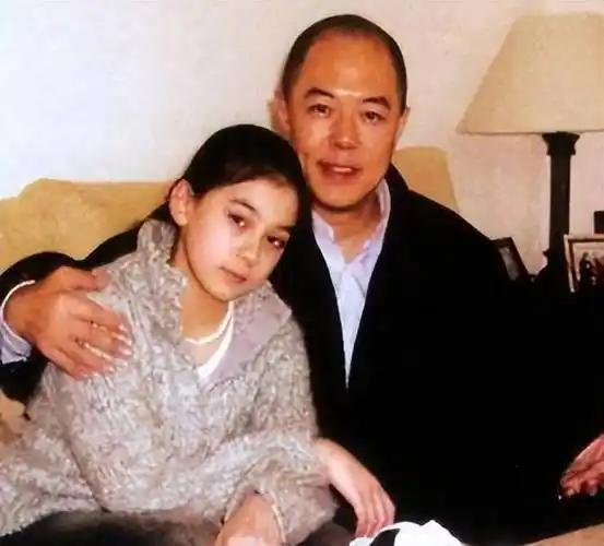 原创张铁林娶外国老婆更改国籍引火烧身回国之后不受待见