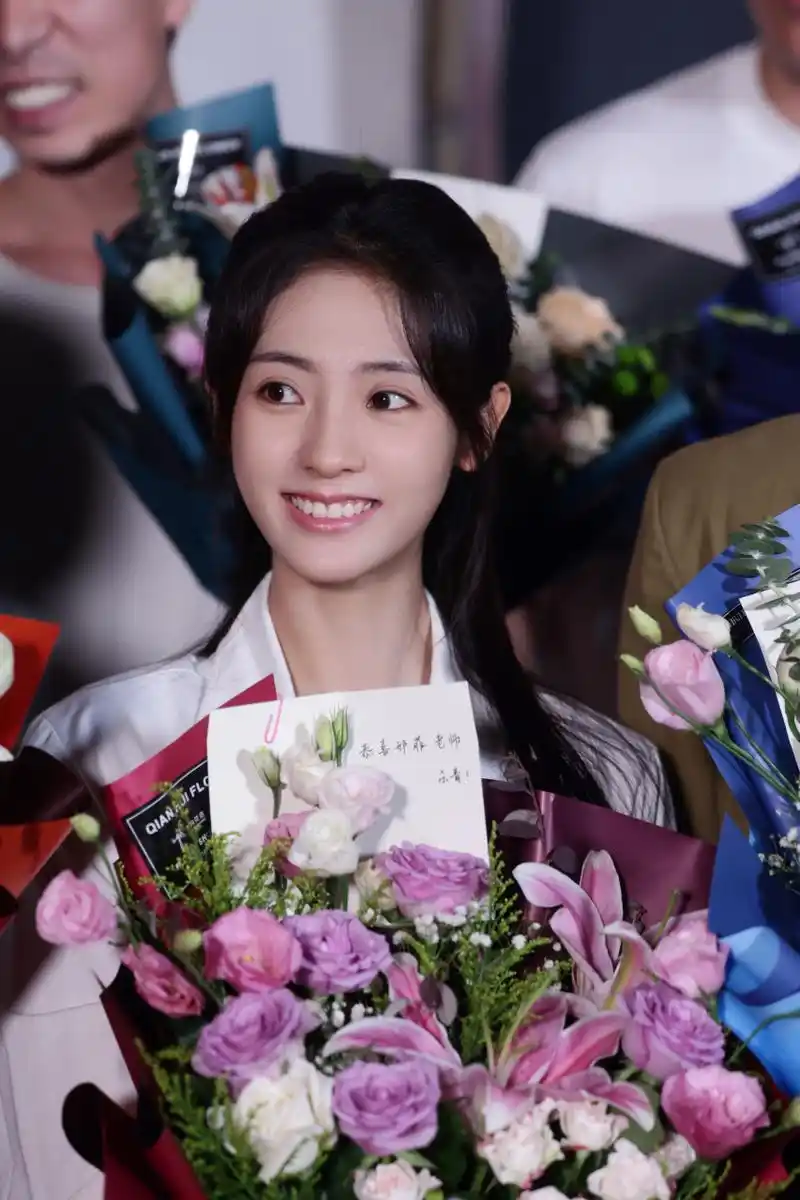 邢菲 90#电视剧暗夜与黎明#暗夜中前行,破晓后触碰黎明.