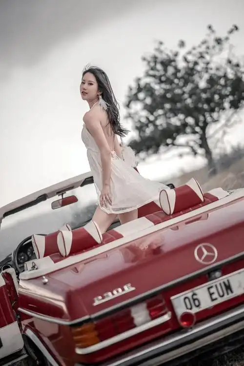 图荐——奔驰230e —1988年敞篷款,香车配美女,这样的组合你们喜欢吗