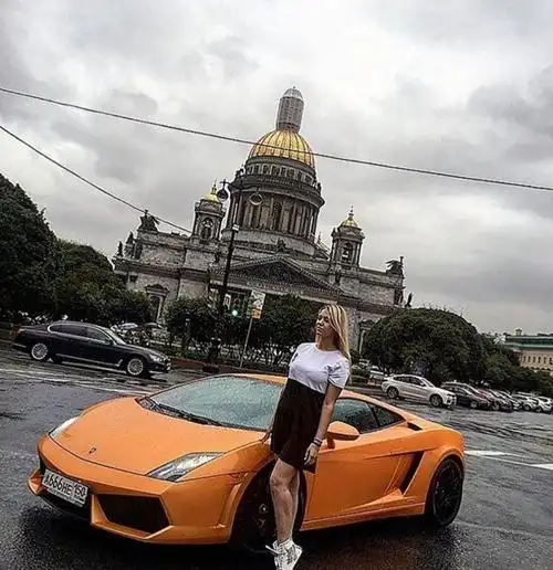 俄富家女开兰博基尼飙车 占用普京车道被通缉