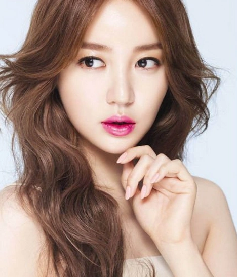 美艳红唇派女主——尹恩惠