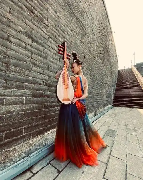 李祎然怀抱琵琶化身敦煌仙子, 姐姐太美了!