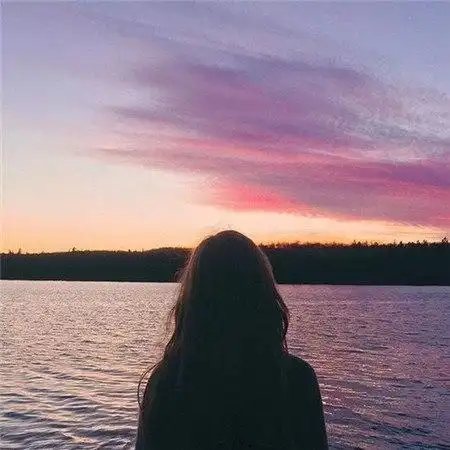 背影图片女唯美伤感孤独 你那么孤独却说一个人很好 _ 图片网