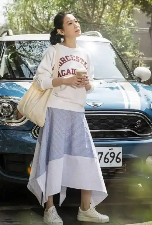 50岁刘若英示范了,完全土到窒息!