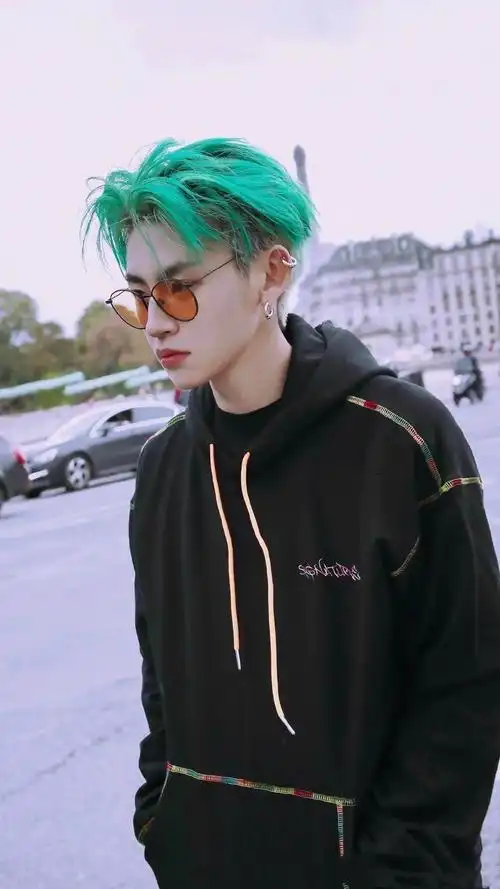 2022最新小鬼王琳凯壁纸高清图片 时尚帅气个性写真锁屏_明星手机壁纸