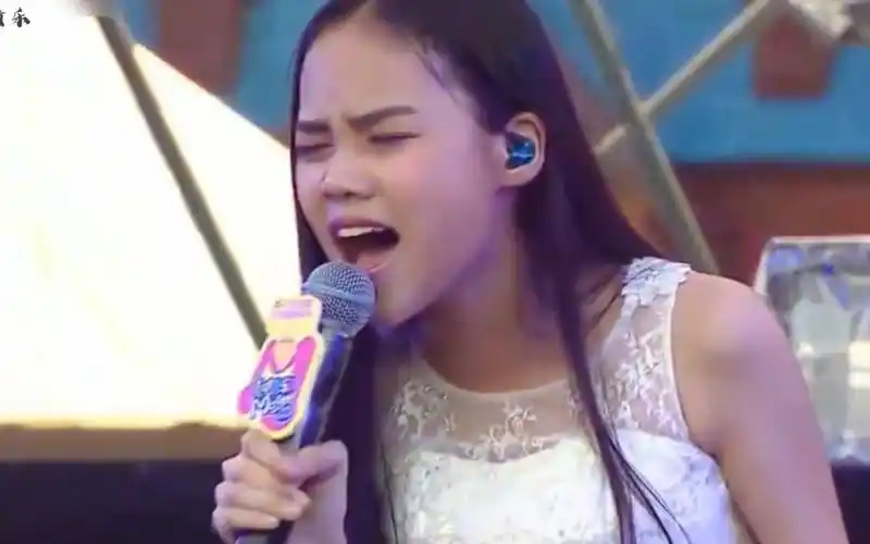 汤晶锦又火了长大后献唱经典比天亮了还打动人心