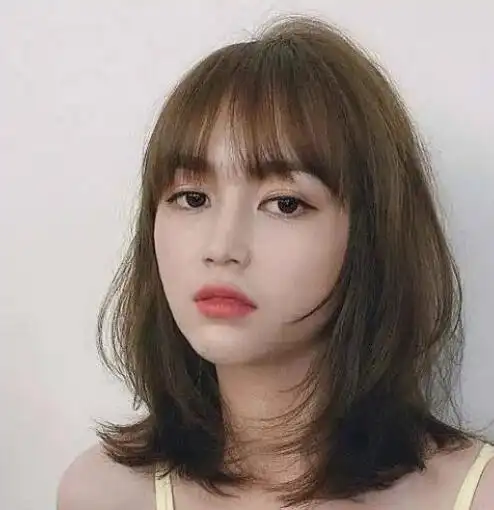 层次感中长发发型直发,浪漫气息十足的直发_飘逸直发_女生发型大全