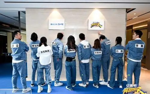 奔跑吧9首期预告公开撕名牌环节回归蔡徐坤展现全新技能