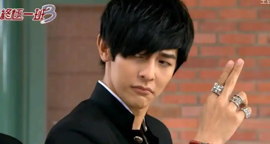 汪东城发文官宣恋情晒同框照告别单身确定不是愚人节玩笑