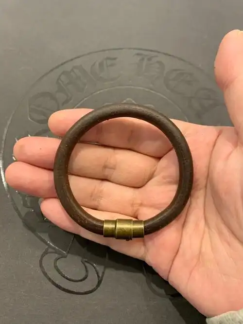 开口枥木一生之环皮手镯交给时间沉淀