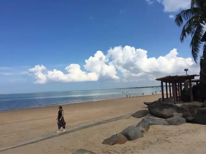 看落日沙滩享椰风海韵——乌石天成台