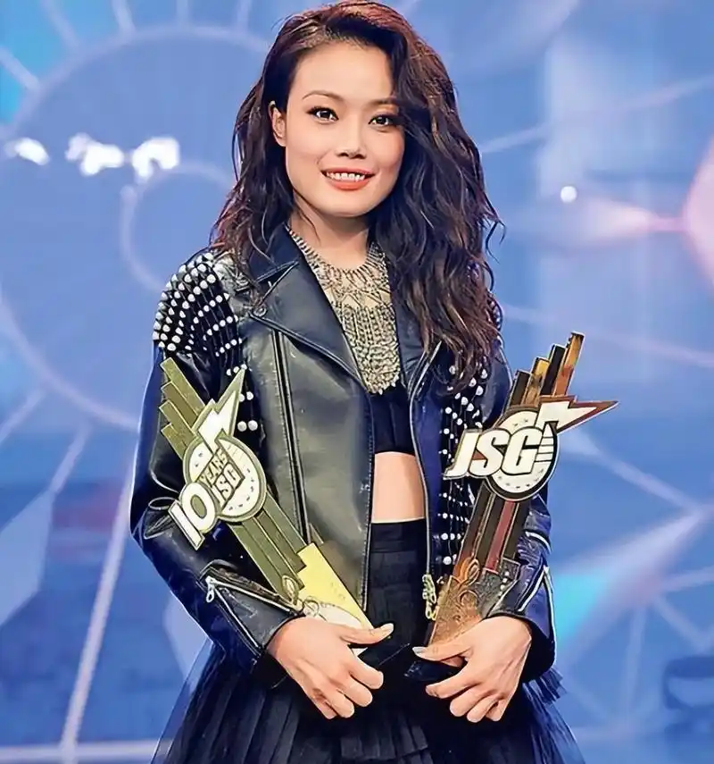 容祖儿:被曾志伟说长得丑,却被杨受成捧成英皇一姐