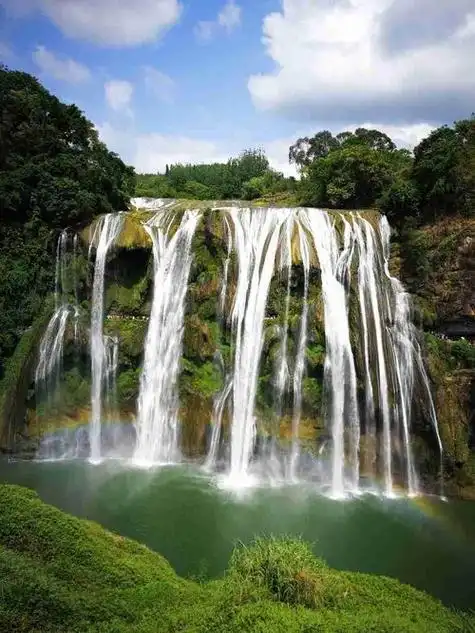 是中国最著名的瀑布之一,也是安顺市最重要的旅游景点之一