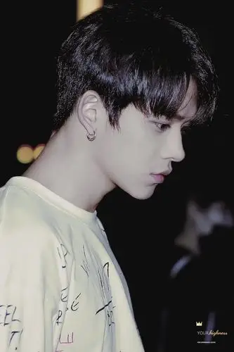 0401感叹一下黄旭熙的侧脸