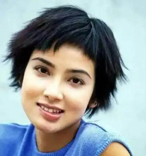 前任郑雪儿罕见露面,44岁素颜仍美丽娇媚,身材比方媛更辣_古天乐_白色