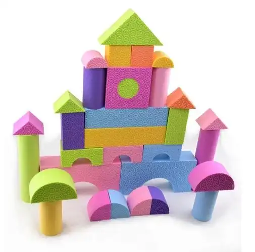 小朋友们一起来玩沙堡吧!