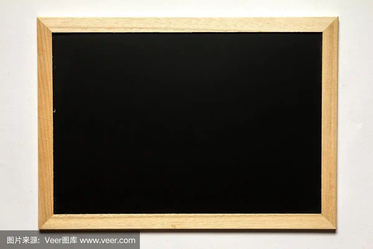 空白的黑色板与木框架在白色的背景