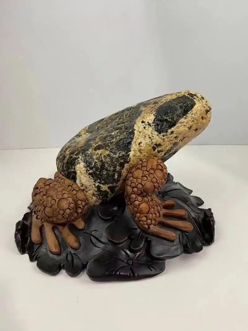 金蟾泰山石 象形石,精品实木底座,石头是泰山石,都保证原石,没有任何