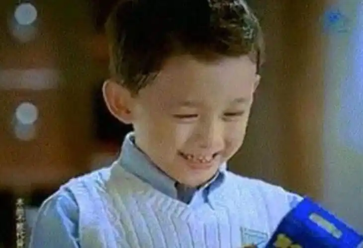 终于找到他了张哲瀚原来就是旺仔男孩千玺曾拍好丽友广告