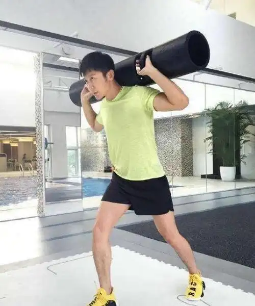 你觉得明星李晨身材符合强壮标准吗? - 石塘网