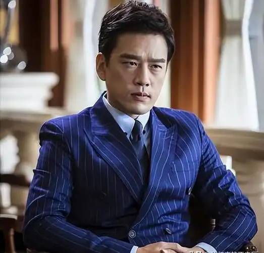 "国民舅舅"王耀庆:为拍戏花4万配眼镜,22年零绯闻独宠妻子