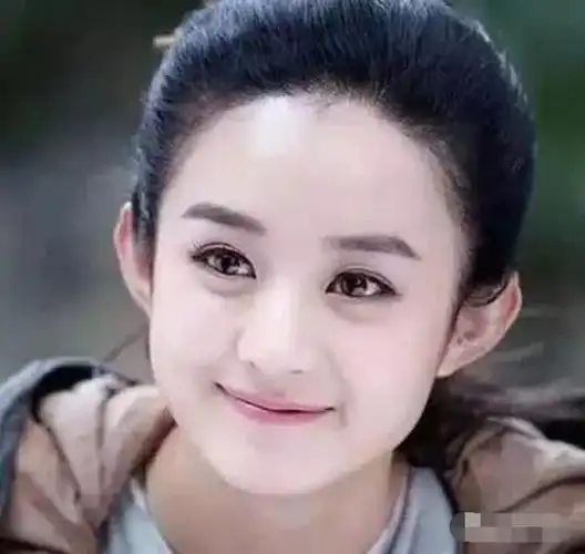 图片来源于网络侵权请联系作者~ 所谓娃娃脸,就是指脸型小且圆,前额高