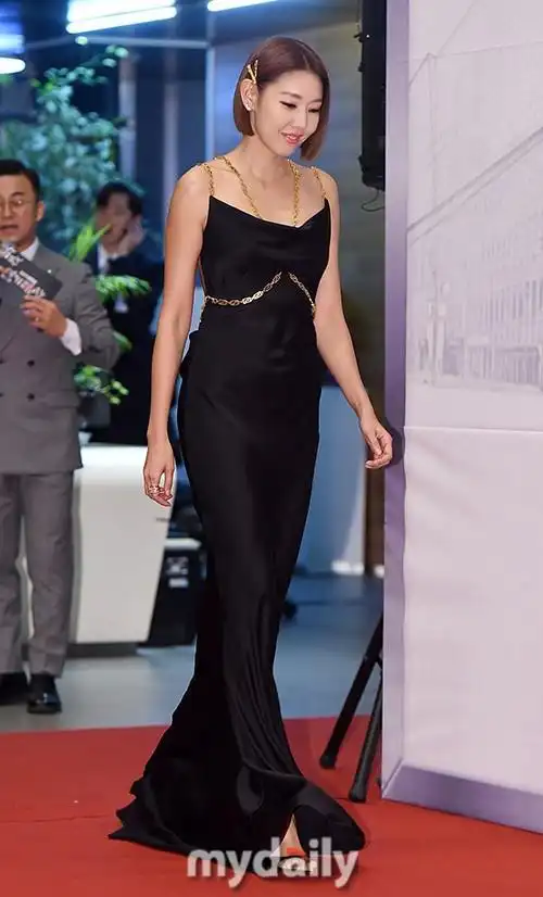38岁超模韩惠珍露背艳压红毯