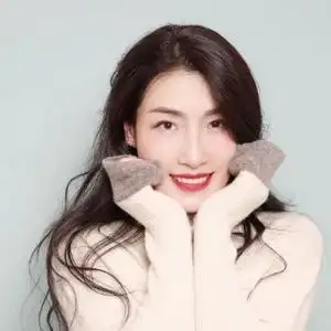 歌手常艾非头像