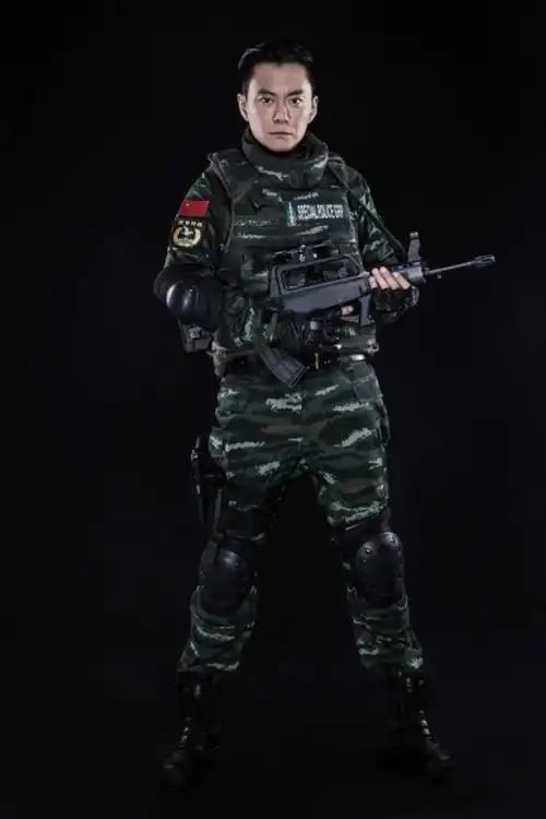 《神鹰反恐特战队》热拍 王斑诠释铁血队长(组图)