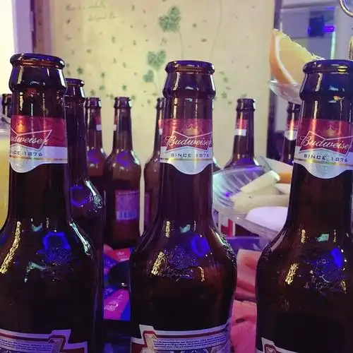 前半个小时的酒瓶.