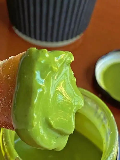 半罐了呜呜呜用的是宇治抹茶没有添加什么乱七八糟的东西真的超级好吃