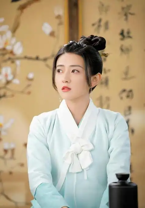 2022年丨梁洁代言费丨照片代言两年报价 - 公司新闻