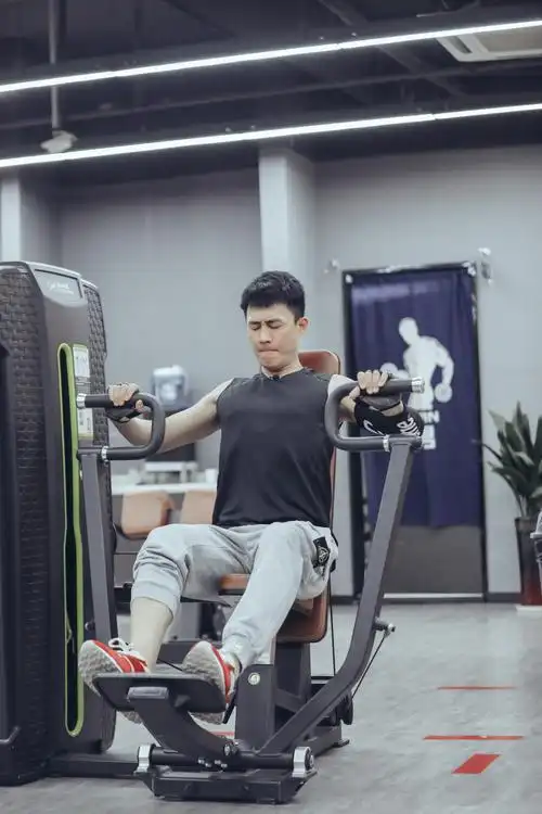 《婆婆和妈妈2》王灿陪老公健身 杜淳大秀肌肉线条荷尔蒙爆棚