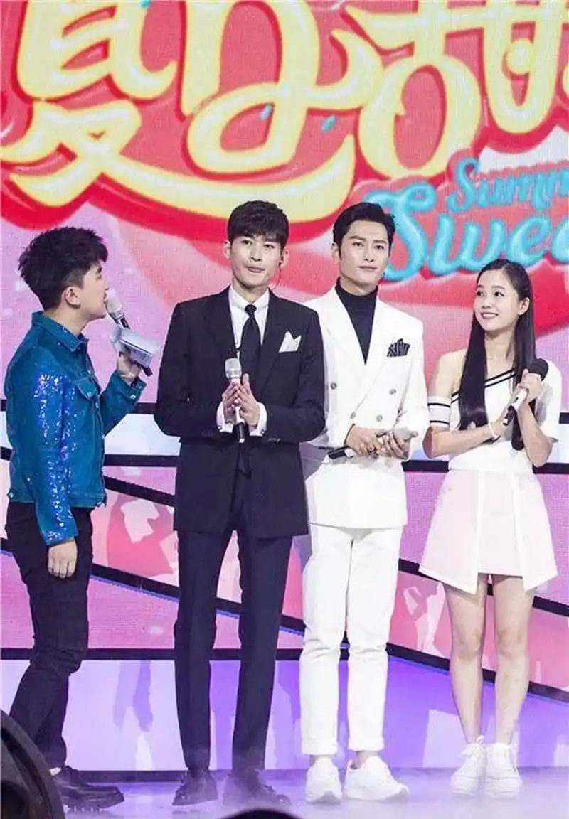 张翰vs朱梓骁 张翰身高183,朱梓骁身高182 一个酷帅有型,一个英俊潇洒