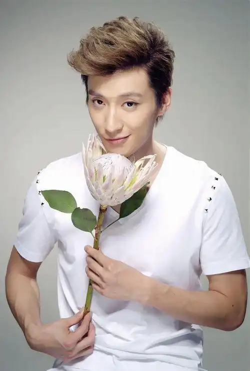 网友发现乔任梁生前最后一首歌词暗藏玄机,看完后只剩遗憾!