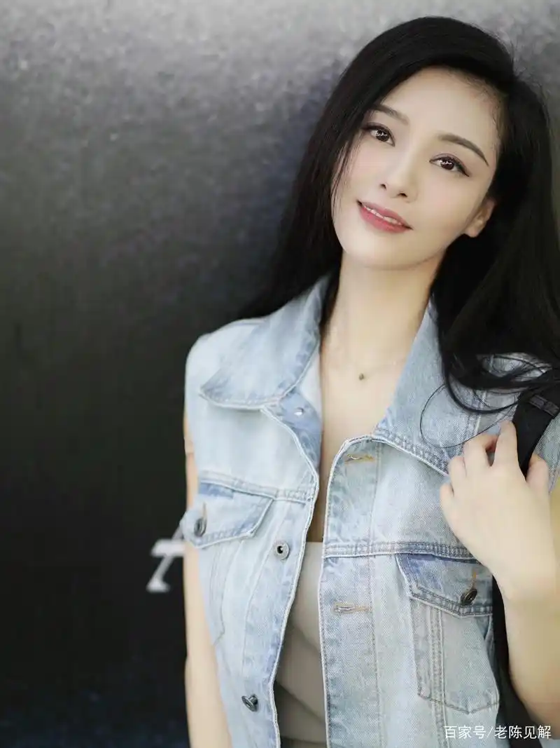 中央戏剧学院演员郑清文身材怎么样?有喜欢的吗?