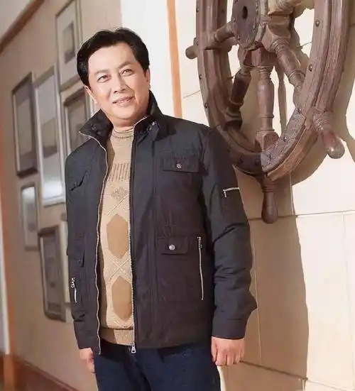 唐国强现状:国内淘金,妻儿在国外花,为残疾儿子的婚恋担心_唐英涵