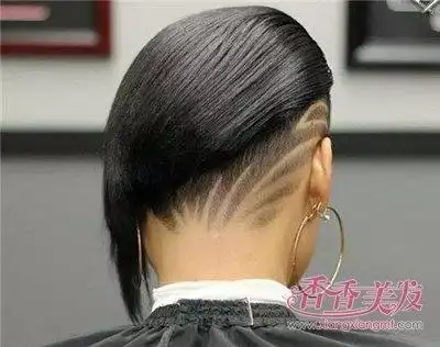 女生两侧剃光发型也太帅了 女生两侧剃光 雕刻个性发型图片