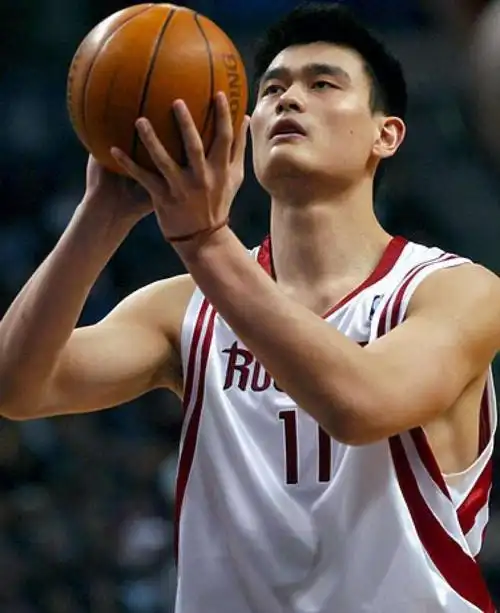 叶莉个人资料(姚明背后的叶莉:16岁相遇恩爱25年,12岁女儿身高超过1米