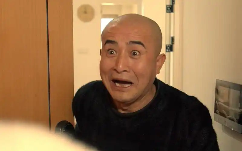 美女轻信光头大叔,结局让她后悔莫及!